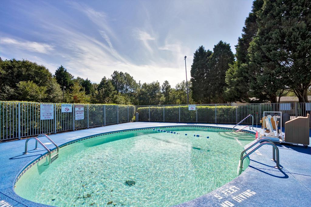 Super 8 by Wyndham Aberdeen Southern Pines Buitenkant foto
