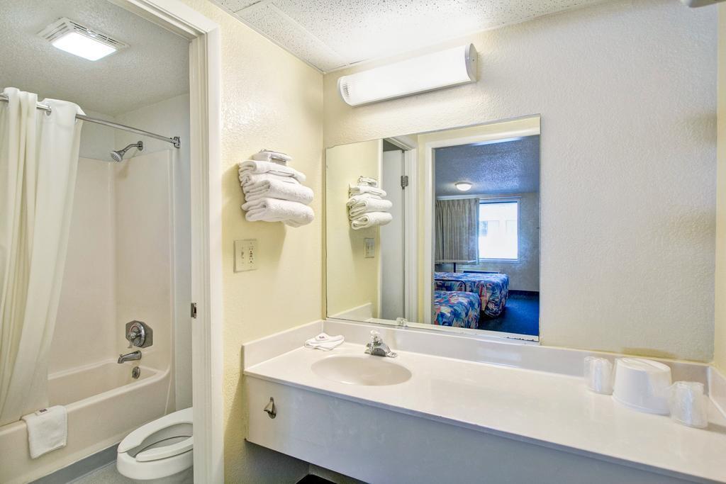 Super 8 by Wyndham Aberdeen Southern Pines Buitenkant foto