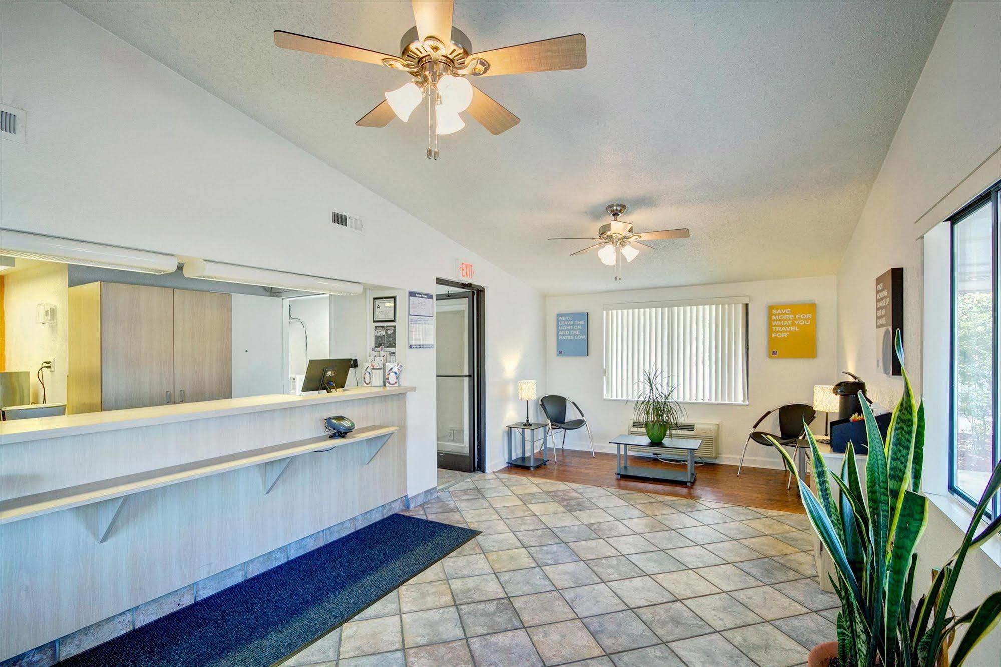 Super 8 by Wyndham Aberdeen Southern Pines Buitenkant foto