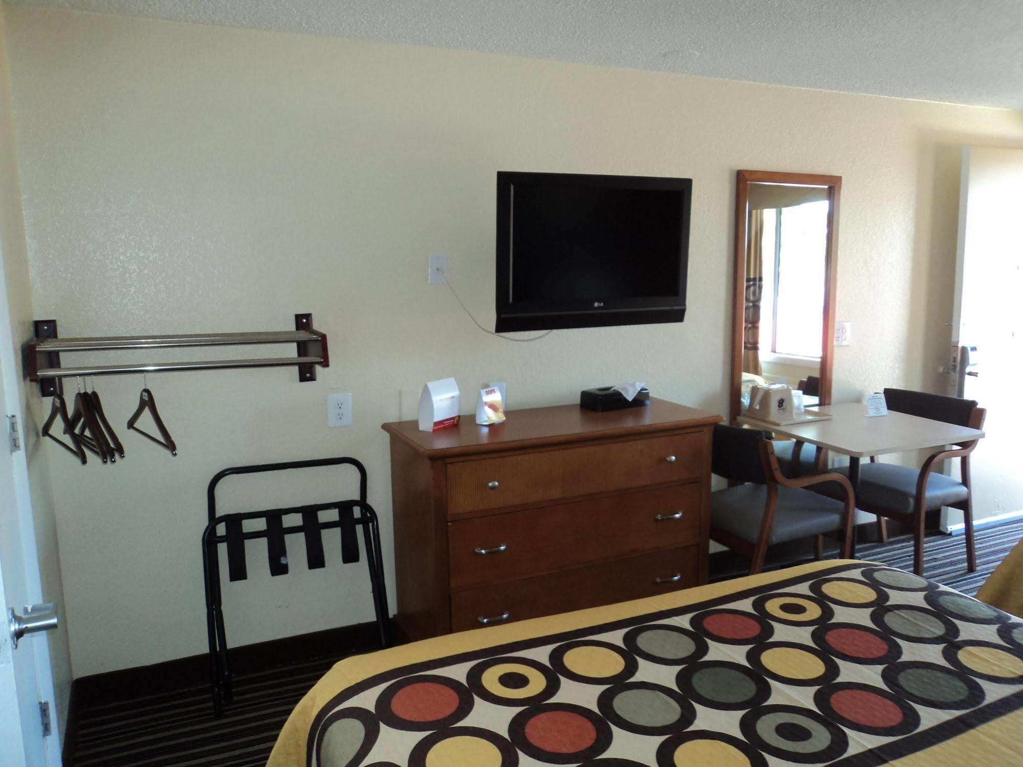 Super 8 by Wyndham Aberdeen Southern Pines Buitenkant foto