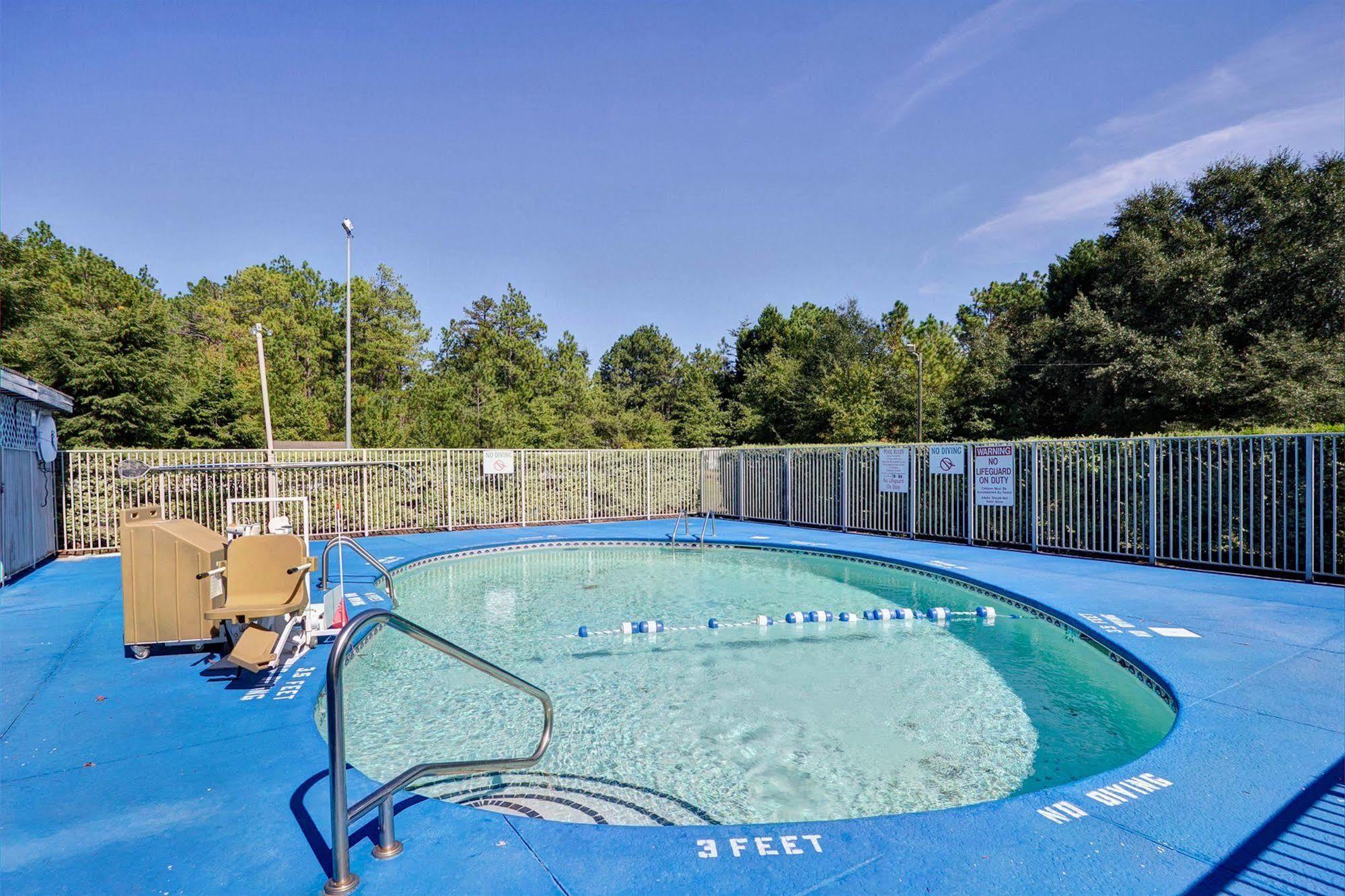 Super 8 by Wyndham Aberdeen Southern Pines Buitenkant foto